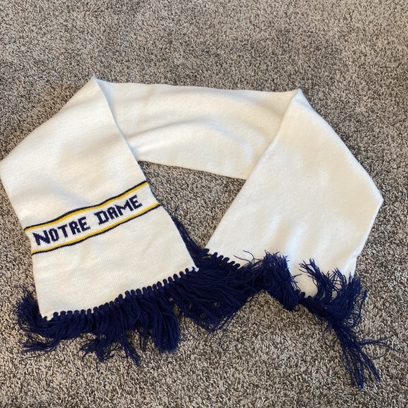 Notre Dame hat and scarf bundle - Picture 6 of 7